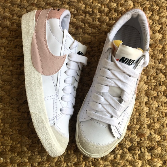 Nike Blazer Low 77 Jumbo "White/Pink/Oxford" Sneaker. Size - Picture 10 of 14